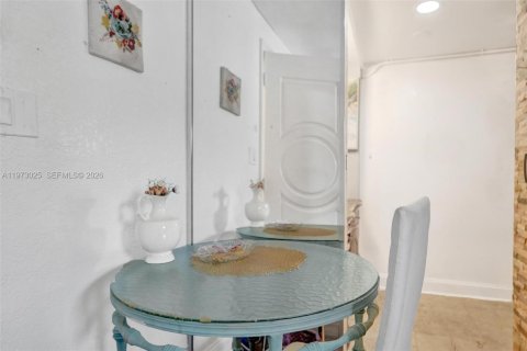 Villa ou maison à vendre à Hallandale Beach, Floride: 3 chambres, 123.56 m2 № 2089528 - photo 11