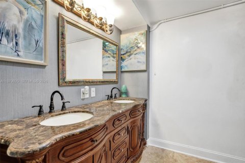 Villa ou maison à vendre à Hallandale Beach, Floride: 3 chambres, 123.56 m2 № 2089528 - photo 12