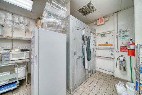 Commercial property in Kendall, Florida № 1794188 - photo 12