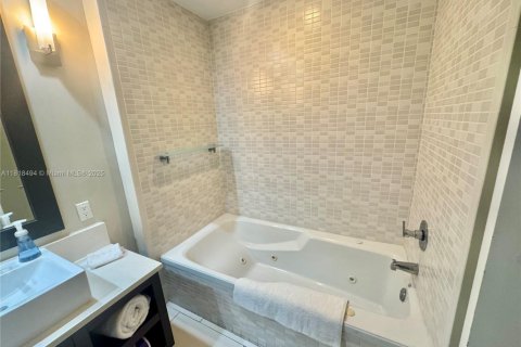 Apartamento en alquiler en Doral, Florida, 1 dormitorio, 65.5 m2 № 1938114 - foto 7