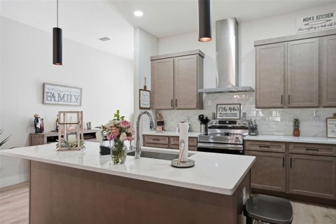 House in Weeki Wachee, Florida 3 bedrooms, 191.75 sq.m. № 2224589 - photo 6