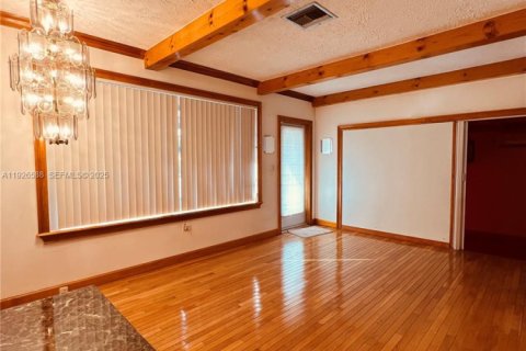 Снять в аренду виллу или дом в Хомстед, Флорида 5 спален, 327.11м2, № 1986492 - фото 7