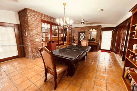 Снять в аренду виллу или дом в Хомстед, Флорида 5 спален, 327.11м2, № 1986492 - фото 11