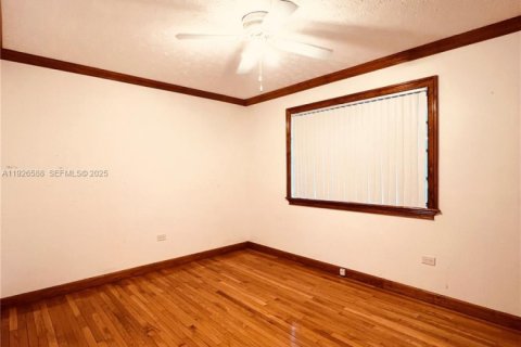 Снять в аренду виллу или дом в Хомстед, Флорида 5 спален, 327.11м2, № 1986492 - фото 5