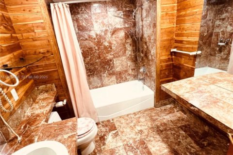 Снять в аренду виллу или дом в Хомстед, Флорида 5 спален, 327.11м2, № 1986492 - фото 14