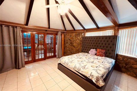 Снять в аренду виллу или дом в Хомстед, Флорида 5 спален, 327.11м2, № 1986492 - фото 13