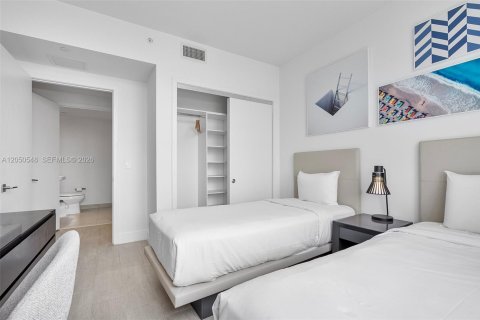 Condo in Hollywood, Florida, 3 bedrooms № 2186381 - photo 27