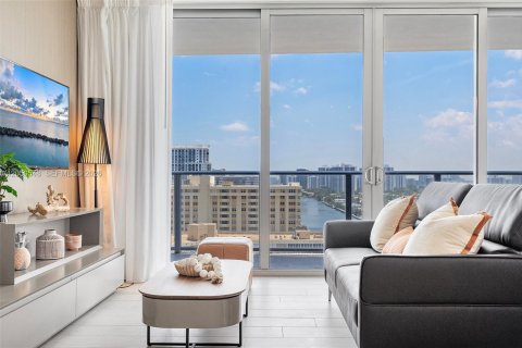 Condo in Hollywood, Florida, 3 bedrooms № 2186381 - photo 15
