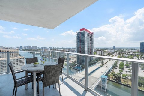 Condo in Hollywood, Florida, 3 bedrooms № 2186381 - photo 9