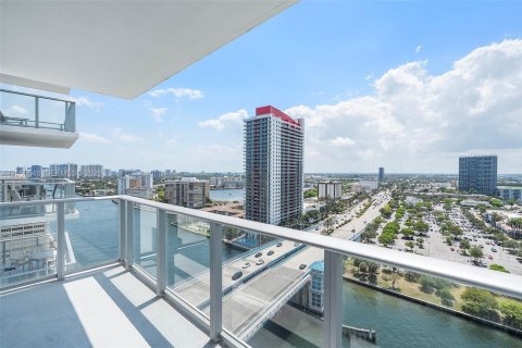 Condo in Hollywood, Florida, 3 bedrooms № 2186381 - photo 17