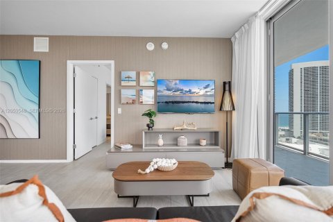 Condo in Hollywood, Florida, 3 bedrooms № 2186381 - photo 16