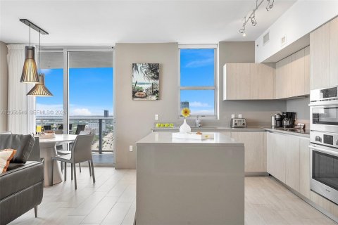 Condo in Hollywood, Florida, 3 bedrooms № 2186381 - photo 3