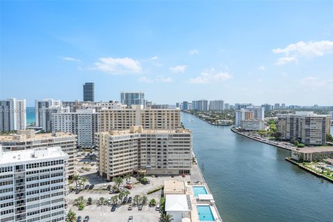 Condo in Hollywood, Florida, 3 bedrooms № 2186381 - photo 7