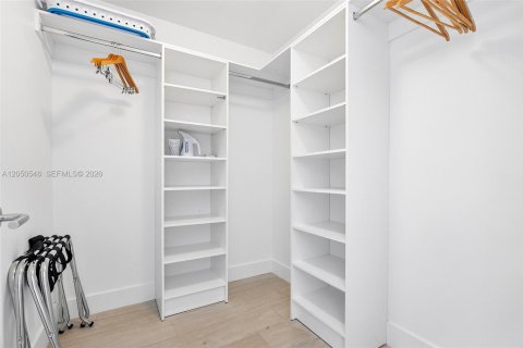 Condo in Hollywood, Florida, 3 bedrooms № 2186381 - photo 24