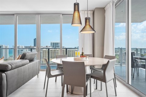 Condo in Hollywood, Florida, 3 bedrooms № 2186381 - photo 5