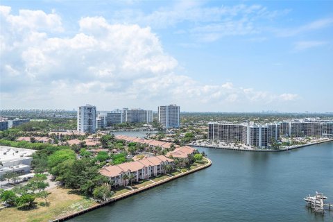 Condo in Hollywood, Florida, 3 bedrooms № 2186381 - photo 10