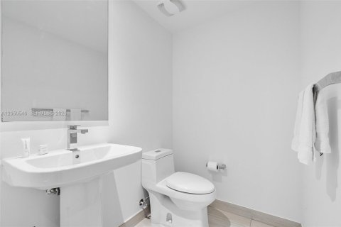 Condo in Hollywood, Florida, 3 bedrooms № 2186381 - photo 18