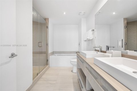 Condo in Hollywood, Florida, 3 bedrooms № 2186381 - photo 21