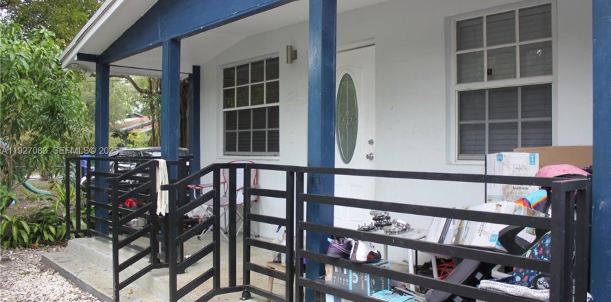 House in Miami, Florida 1 bedroom, 50.54 sq.m. № 2039539