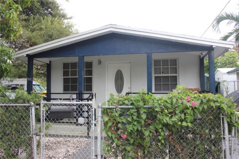 House in Miami, Florida 1 bedroom, 50.54 sq.m. № 2039539 - photo 2