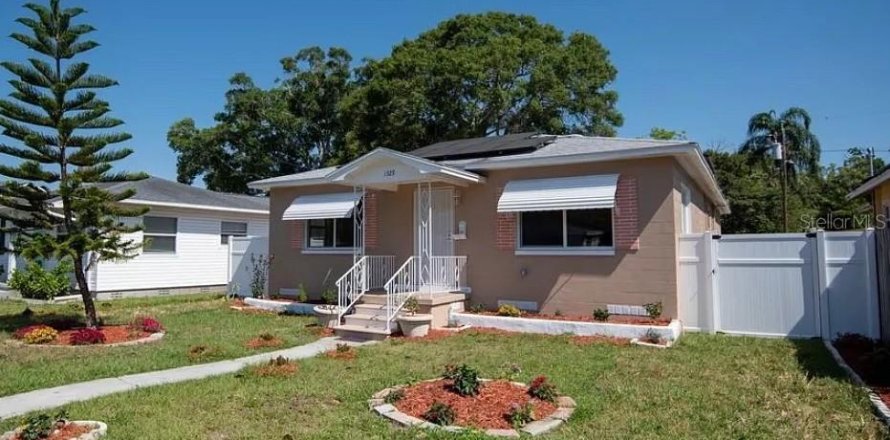 Villa ou maison à Saint Petersburg, Floride 4 chambres, 144.93 m2 № 2134957