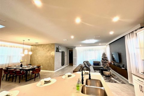 Casa en venta en Kissimmee, Florida, 7 dormitorios, 328.22 m2 № 1870170 - foto 16