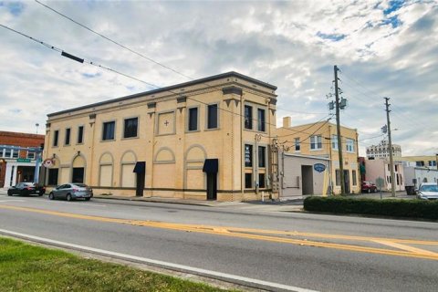 Propiedad comercial en alquiler en Lake Wales, Florida, 130.53 m2 № 1349236 - foto 1