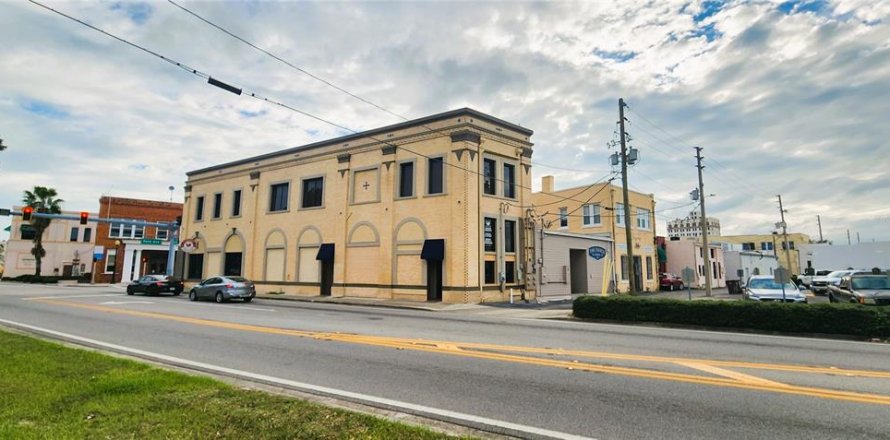 Propiedad comercial en Lake Wales, Florida 130.53 m2 № 1349236