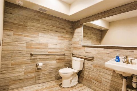 Propiedad comercial en alquiler en Lake Wales, Florida, 130.53 m2 № 1349236 - foto 10