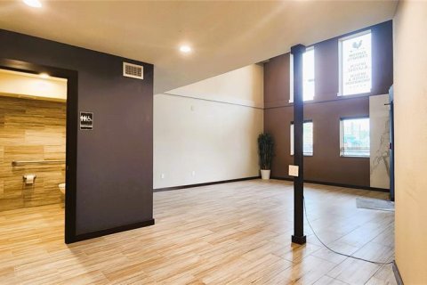 Propiedad comercial en alquiler en Lake Wales, Florida, 130.53 m2 № 1349236 - foto 4