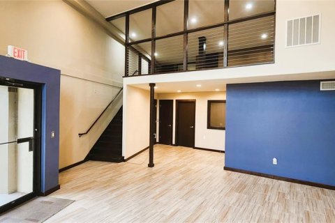 Propiedad comercial en alquiler en Lake Wales, Florida, 130.53 m2 № 1349236 - foto 2