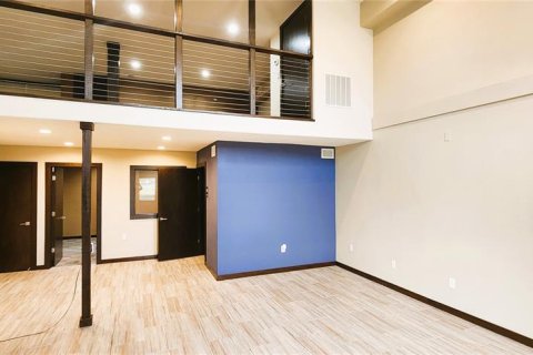 Propiedad comercial en alquiler en Lake Wales, Florida, 130.53 m2 № 1349236 - foto 3