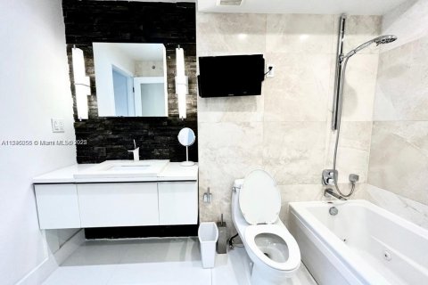 Copropriété à louer à Miami Beach, Floride: 1 chambre, 78.97 m2 № 2016134 - photo 13