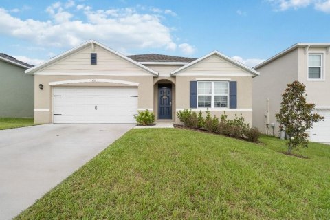House in Clermont, Florida 4 bedrooms, 171.5 sq.m. № 1681843 - photo 1