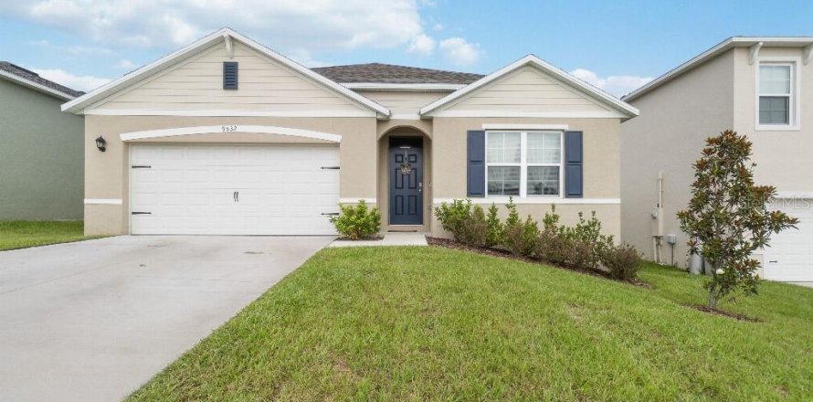 House in Clermont, Florida 4 bedrooms, 171.5 sq.m. № 1681843