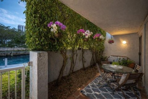 Condominio en venta en Miami, Florida, 2 dormitorios, 91.97 m2 № 2031647 - foto 15