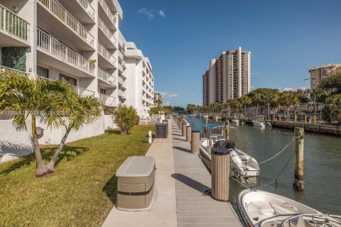 Condominio en venta en Miami, Florida, 2 dormitorios, 91.97 m2 № 2031647 - foto 16