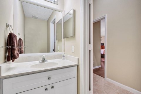 Casa en venta en Weston, Florida, 4 dormitorios, 213.86 m2 № 1998758 - foto 18