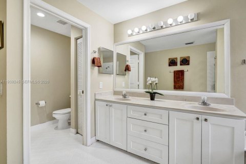 Casa en venta en Weston, Florida, 4 dormitorios, 213.86 m2 № 1998758 - foto 9