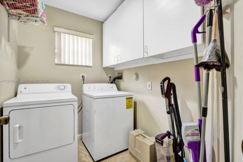 Casa en venta en Weston, Florida, 4 dormitorios, 213.86 m2 № 1998758 - foto 17