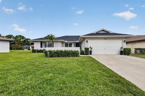 House in Boynton Beach, Florida 3 bedrooms, 199.28 sq.m. № 2244705
