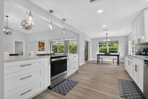 House in Boynton Beach, Florida 3 bedrooms, 199.28 sq.m. № 2244705 - photo 8