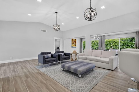House in Boynton Beach, Florida 3 bedrooms, 199.28 sq.m. № 2244705 - photo 5
