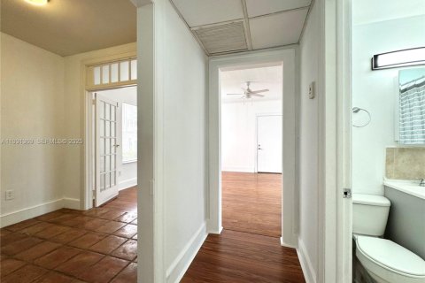 Condo in Miami Beach, Florida, 1 bedroom  № 1991275 - photo 16