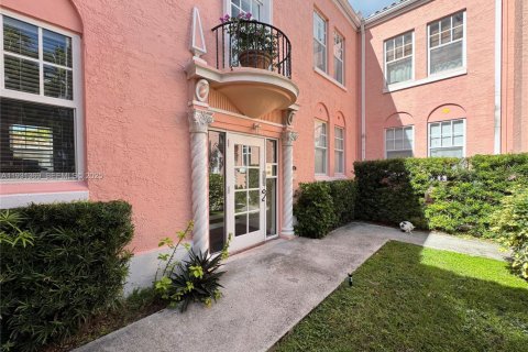 Condo in Miami Beach, Florida, 1 bedroom  № 1991275 - photo 19