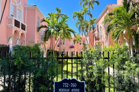 Condo in Miami Beach, Florida, 1 bedroom  № 1991275 - photo 1