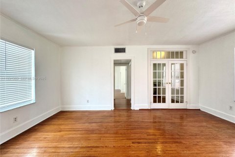 Condo in Miami Beach, Florida, 1 bedroom  № 1991275 - photo 11