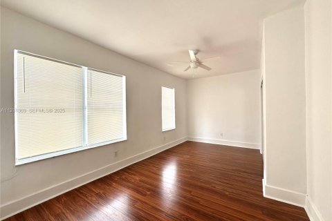 Condo in Miami Beach, Florida, 1 bedroom  № 1991275 - photo 7