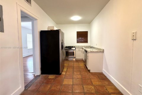 Condo in Miami Beach, Florida, 1 bedroom  № 1991275 - photo 13