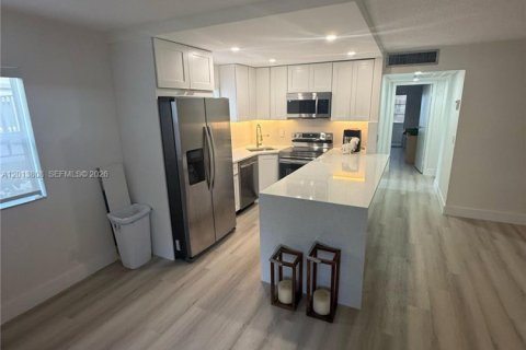 Condo in Delray Beach, Florida, 2 bedrooms  № 2075962 - photo 2